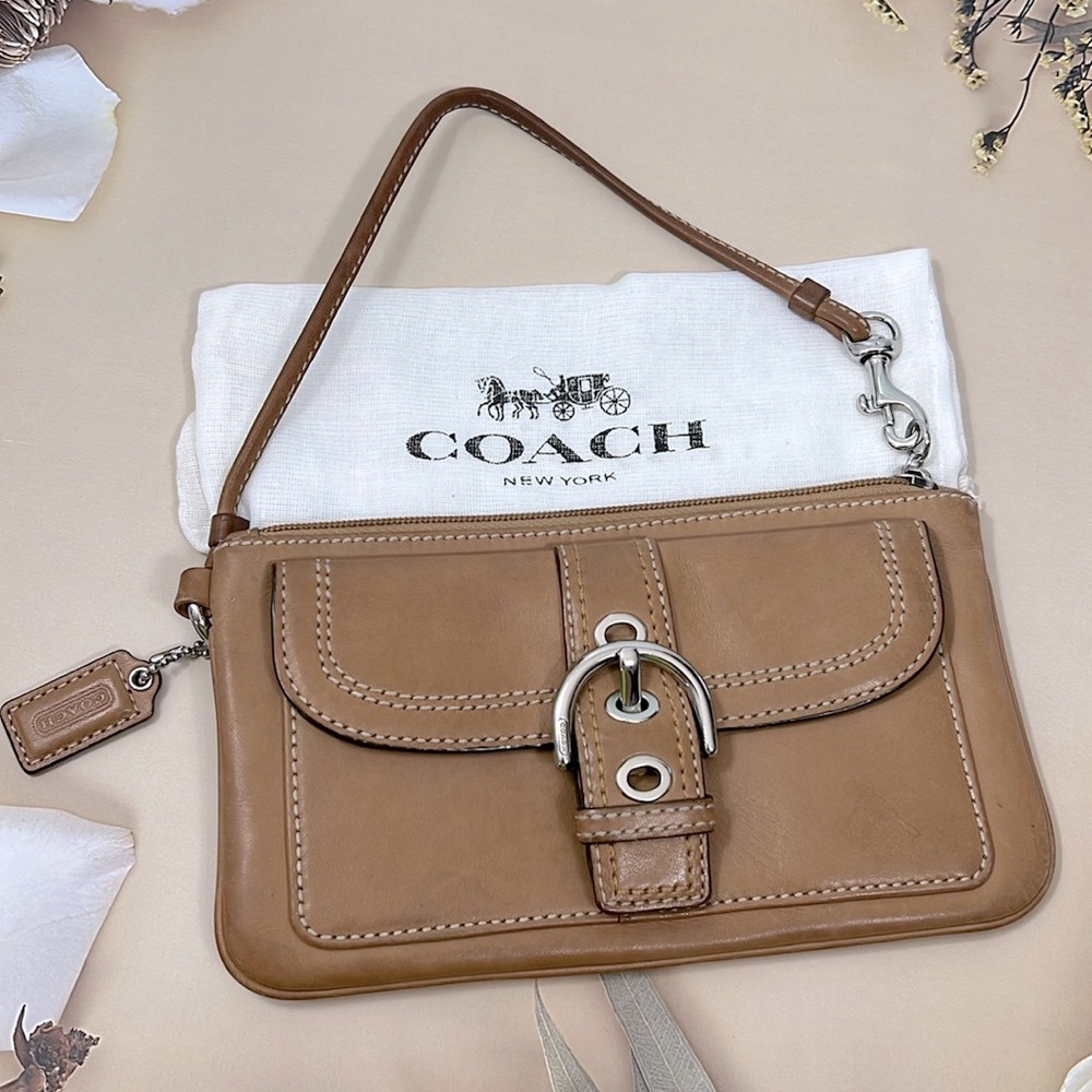 🌺 COACH SLIM TAN LEATHER SILVER BUCKLE WRISTLET BAG VINTAGE